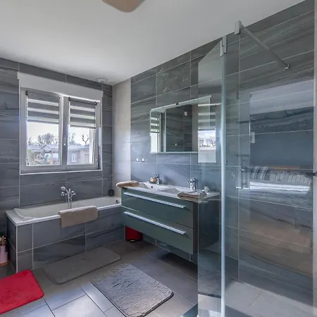 Holiday home La Maree - Face A La Et Avec Piscine Privee *